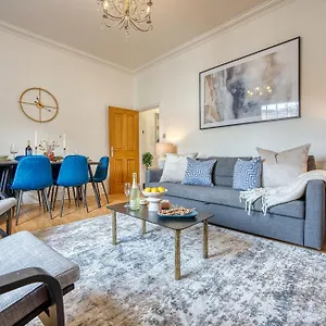 Apartment 2 Bed Stunning Chic Modern Spacious Apt, Ocean Village, - Plenty Of Parking - By Blue Puffin, Southampton